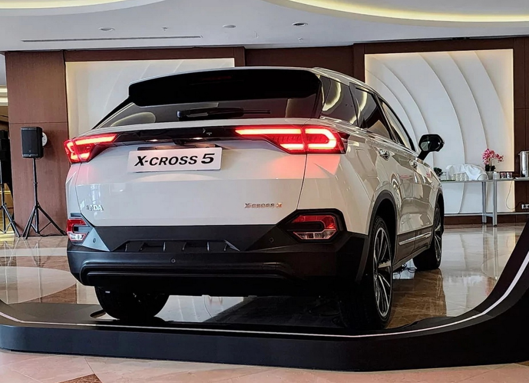 LADA X-CROSS 5 | Почему этот автомобиль никогда не появится на дорогах России?